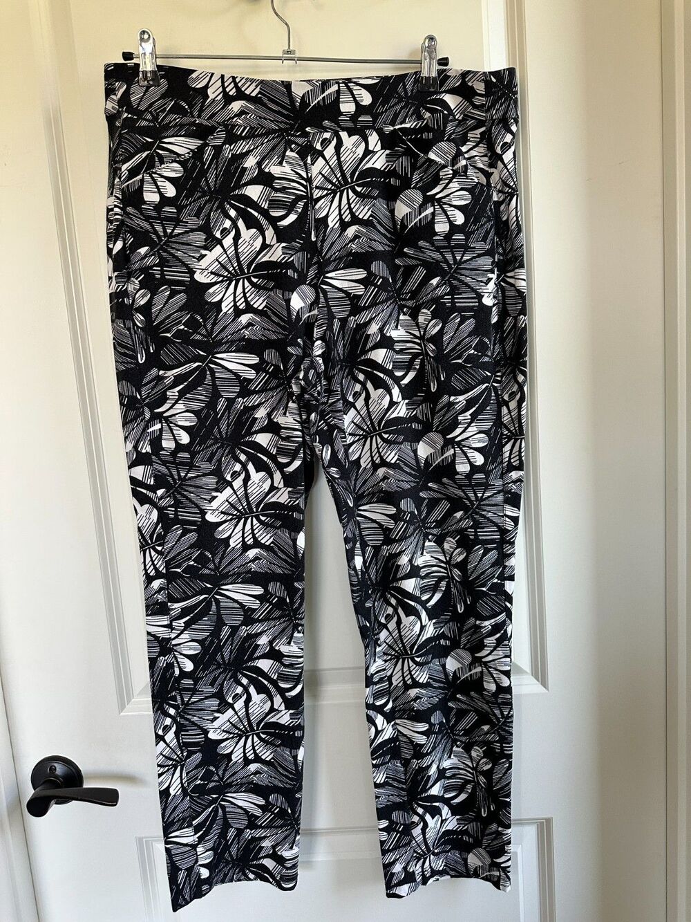 Chico's Travelers Crepe Pants Black & White Abstract Floral Chico’s 2 /L